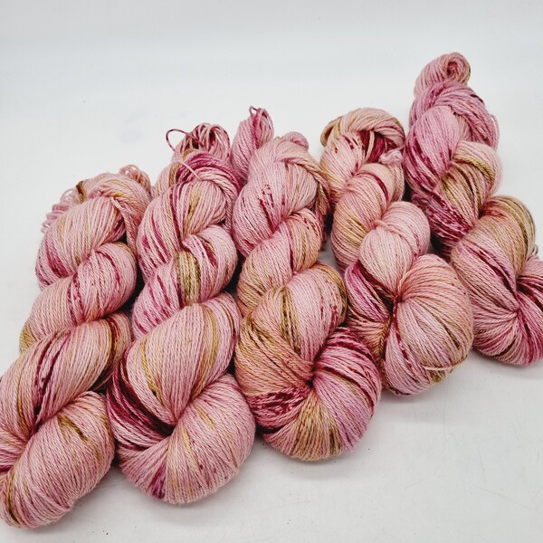 Virgin wool Merino / Yak / Silk hand-dyed with plants Cochineal mulesing-free Öko Tex Standard 100