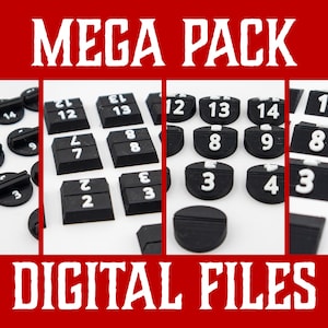 Può includere: Un set di contatori numerici in plastica nera e bianca per giochi da tavolo. I numeri vanno da 1 a 14. I contatori sono di varie forme, tra cui cerchi, quadrati e rettangoli. Il testo "MEGA PACK DIGITAL FILES" è visibile nella parte superiore dell'immagine.
