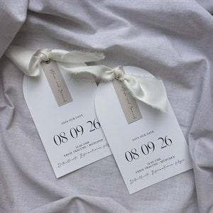 Save the Date Karten, Rundbogen mit Schild und Schleife, Save the Date Einladungen