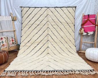 Hand Knotted Beni Ourain Rug: Genuine Lamb Wool Berber Rug