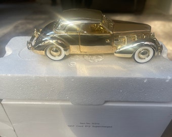 1937 Cord 812 Supercharged Die Cast 1:32 Scale by Signature Models RARE GOLD!