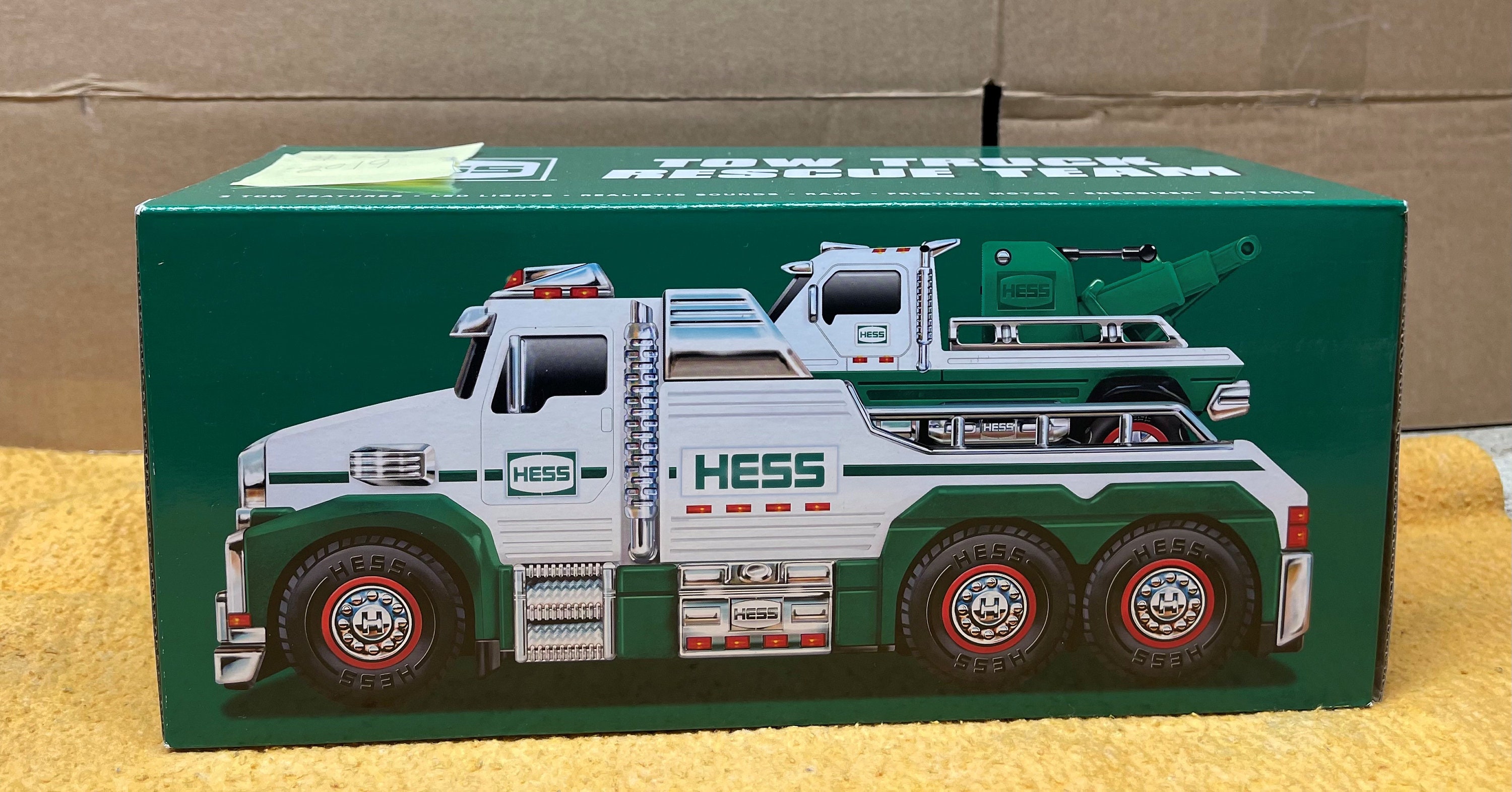 Camion jouet Hess 2019 - Équipe de sauvetage de dépanneuse 