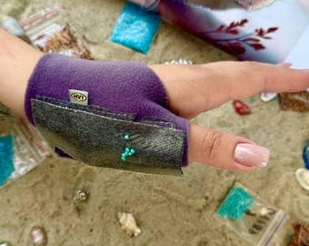 Guante de bordado con cuentas y almohadilla adhesiva para una mayor comodidad al bordar y hacer manualidades.