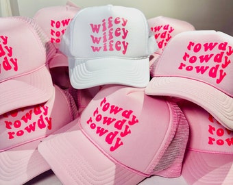Personalizowane czapki typu trucker na wieczór panieński: fason vintage, spersonalizowany design