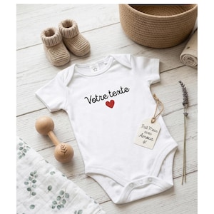Body Bébé Personnalisé Texte & Symbole au Choix | Cadeau de Naissance Unique | Body Coton Doux Personnalisable  | 5 Couleurs d'Écriture