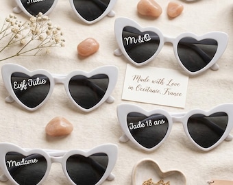 Gepersonaliseerde hartvormige zonnebril - Perfect cadeau voor vrijgezellenfeesten, bruiloften en verjaardagen | Retro hartvormige zonnebril met gepersonaliseerde naam | Fotorekwisiet voor bruiden