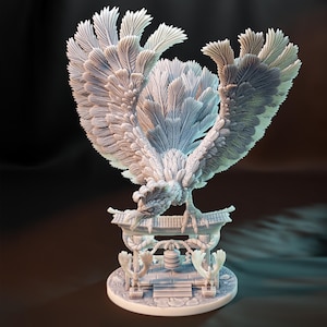 Puede incluir: Escultura blanca detallada de un ave mítica con las alas extendidas, posada sobre una puerta torii japonesa en miniatura. Las plumas del ave están intrincadamente detalladas, y la escultura está sobre una base redonda.