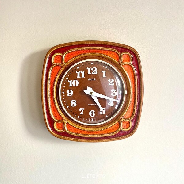 Avia 60er Jahre Vintage Keramik Uhr