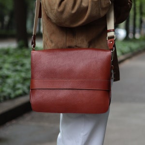 bandoulière en cuir, sac en cuir fait main, sac bandoulière, sac en cuir pour femme, sac besace pour homme, sac besace, sac en cuir, fabriqué en Italie