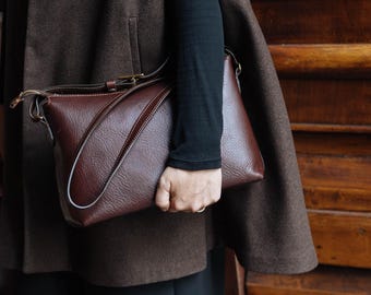 ENTREGA EN 48 HORAS, Bolso bandolera de piel flor hecho a mano: Elegante bolso italiano