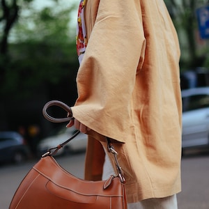 leather bag, leather cross body , handmade leather bag, handbag, woman leather bag, elegant leather bag, made in Italy handbag, cross body image 4