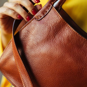 leather crossbody bag, handmade leather bag, crossbody bag, woman leather bag, elegant leather bag, made in Italy handbag image 5