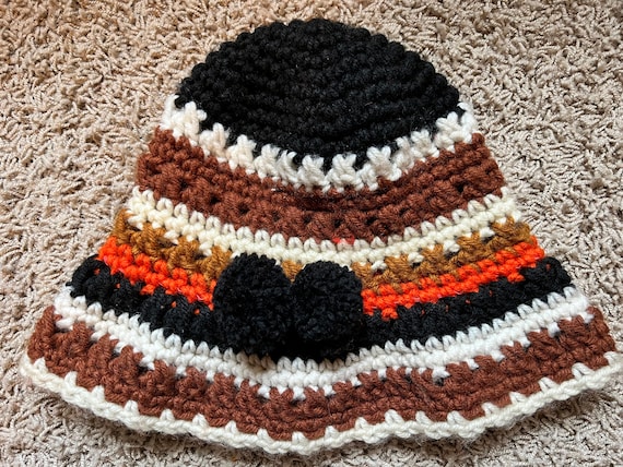 Vintage Hand-knit 1970s Bucket Hat With Pom-pom, Brown 