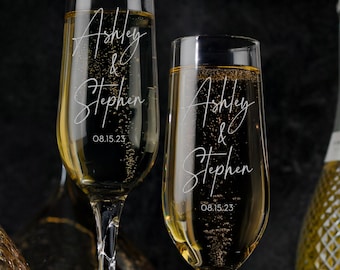 Champagne Flutes Personalized, Wedding Gifts, Mr and Mrs Champagne Glasses, Set of 2, Engraved Wedding Toasting Glasses for Bride and Groom