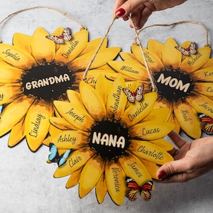 Sunflower Mom Sign Personalized, Mothers Day Gifts For Mom, Sunflower Mom Sign with Kids Names, Wall Decor, Sunflower Mom and Grandma Sign