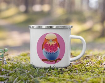 Mug émaillé coloré avec un oiseau imprimé (Rollier) sur fond rose fuchsia, pour le camping, la randonnée ou les voyages