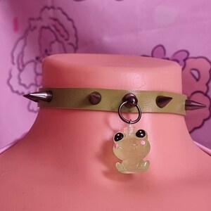Cute forggy green frog glow in the dark spikes choker harajuku fashion