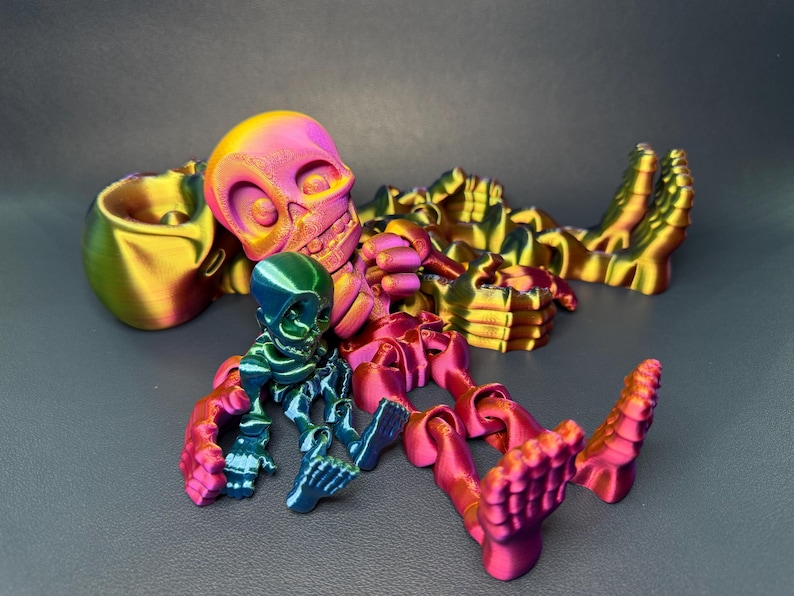 3D Printed Smiling Skeleton: Poseable Desk Pet, Halloween Decor - Etsy UK