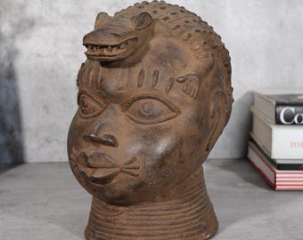 Minneshuvud av kung Oba, bronshuvud med kunglig krokodil, nigeriansk Benin-konst, Bini Edo-bronsskulptur, dekor, 28x15x22, 4,15 kg
