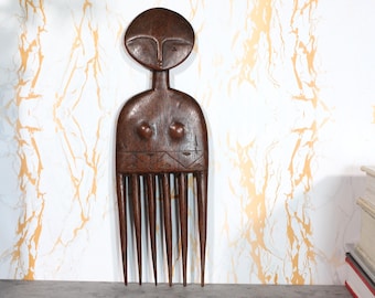 VINTAGE AFRICAN COMB,Old Hair Pick, Akuaba Doll Design from Ghana,Afro Pick, Tribal Comb, hand carved with an exceptional patina, very cute