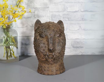 VINTAGE BENIN BRONZE Leopard Head, Handcrafted African Art Sculpture (26x18x16cm), Benin Bronze Head, Vintage African Art, Leopard Sculpture