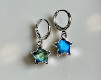 Labradorite Tiny Star Huggie Earrings: Silver-Plated Celestial Hoops