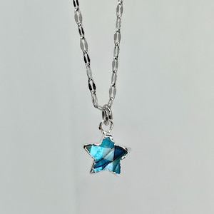 Ketting labradoriet kleine ster: verzilverde hemelse sieraden
