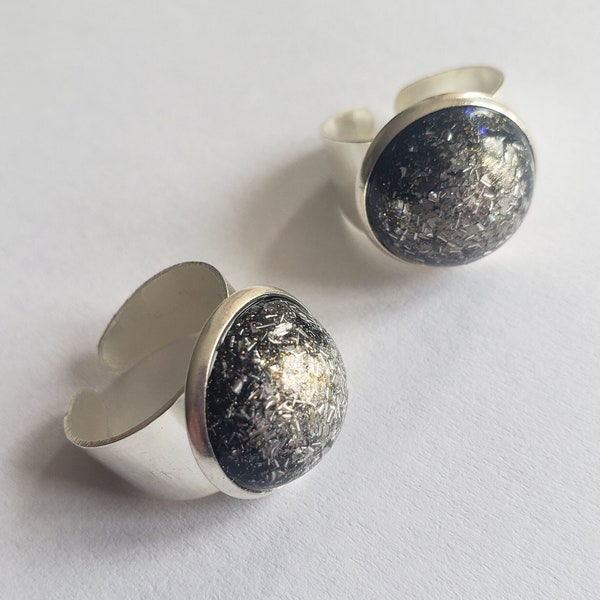 Adjustable stainless steel ring with orgonite gemstone (20mm diameter) with holographic glitter shine. For men and women