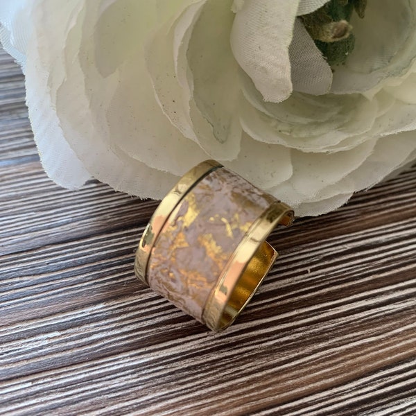 Bague réglable en cuir de saumon beige doré