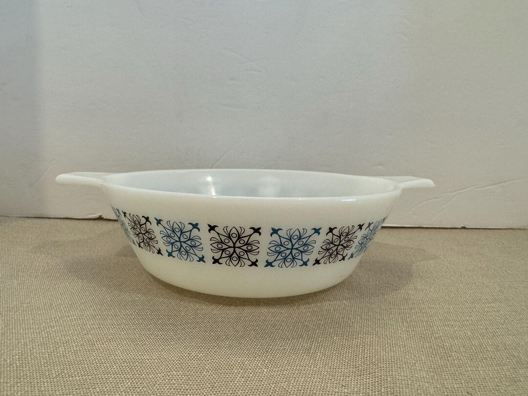 Pyrex Chelsea Pattern Vintage JAJ PYREX 663 Chelsea Design Milkglass 400 Ml Casserole Dish - Etsy
