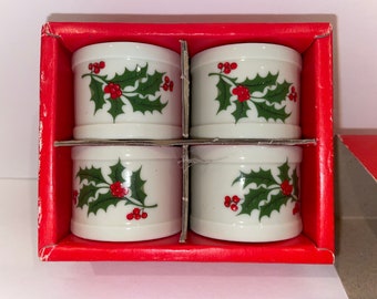 Vintage Set of 4 Holly Berry Porcelain Napkin Rings Japan.