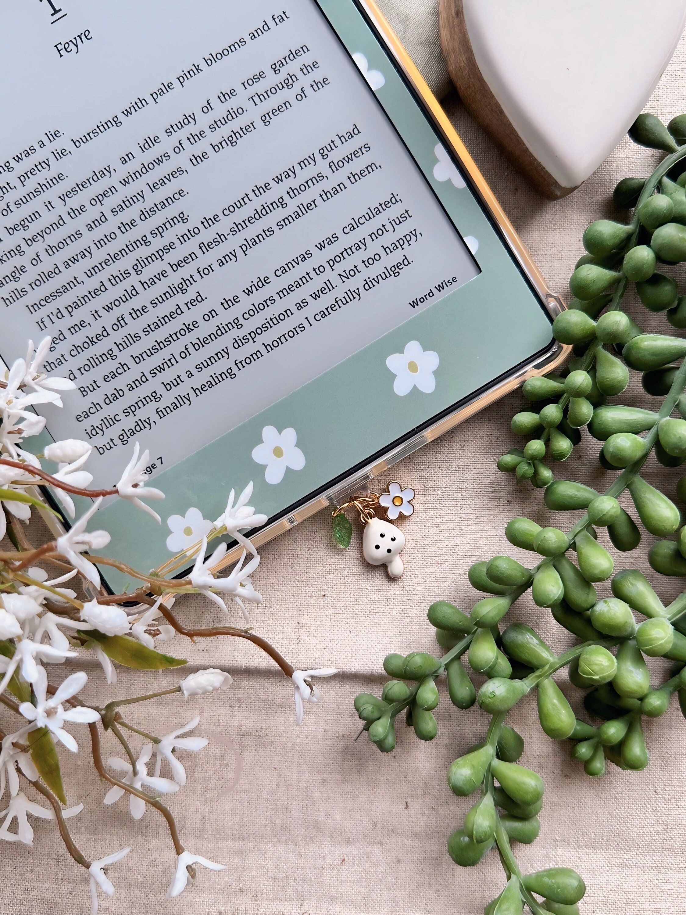 8 Ciondoli Antipolvere Per Kindle E Telefoni - Forme Frutta E Insetti, Per Porte USB-C, Regalo Per Lettori