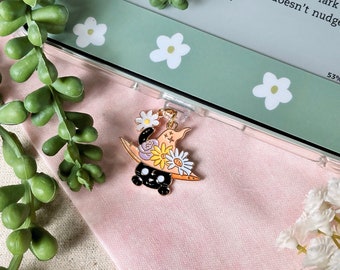 Kindle Charm: Witch Hat Bookish Dust Plug (USB-C)