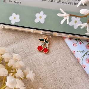 Kindle Anhänger: Bookish Dust Plug, USB-C/Lightning/Micro USB