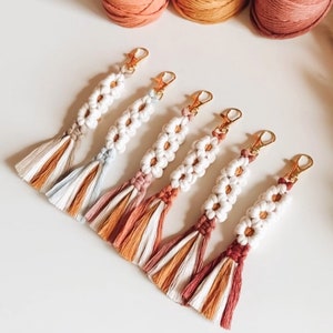 Makramee Blumenanhänger | Makramee Blumenschlüsselanhänger | Macrame Flowerkeychain | Blumenanhänger | Gastgeschenk | Geburtstagsgeschenk