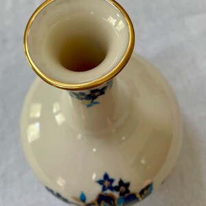 Lenox China Pagoda 6.75 Bottleneck Vase With Blue Florals 24K Gold Trim Retired image 5