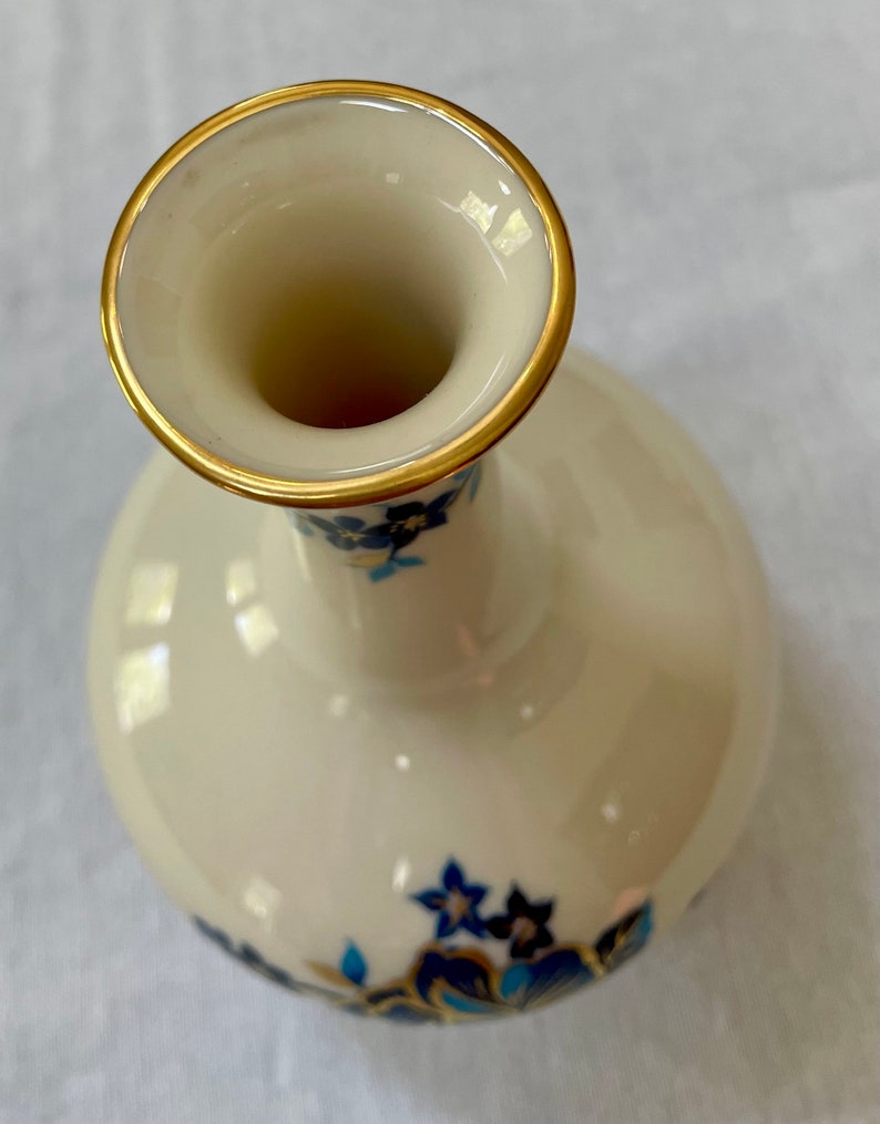 Lenox China Pagoda 6.75 Bottleneck Vase With Blue Florals 24K Gold Trim Retired image 5