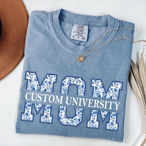 Custom Floral University Mom Shirt, Personalized College Mom Shirt, Comfort Colors Class of 2026 Tee, Custom University TShirt
