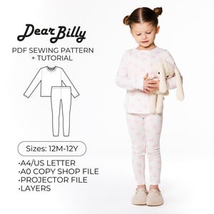 Op de afbeelding: Een jong meisje draagt een witte pyjamaset met roze strikpatronen en houdt een knuffelkonijn vast. De afbeelding bevat de tekst "Dear Billy" en details voor een PDF-naaipatroon, inclusief maten 12M-12Y.