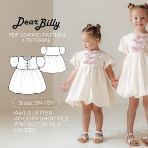 Può includere: Due bambine con abiti color crema con fiocchi rosa. Gli abiti hanno maniche corte e a sbuffo e una gonna a pieghe. L'immagine mostra anche un disegno a tratto dell'abito e il testo "Dear Billy PDF Sewing Pattern + Tutorial". Taglie: 9M-10A.