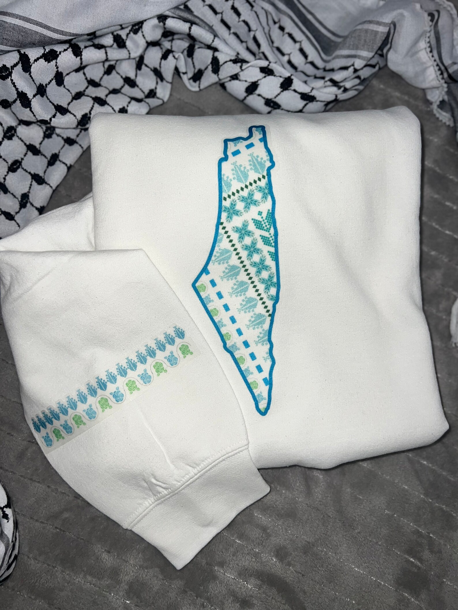 Grey Hoodie – Handmade Kanaan Star Palestinian Tatreez