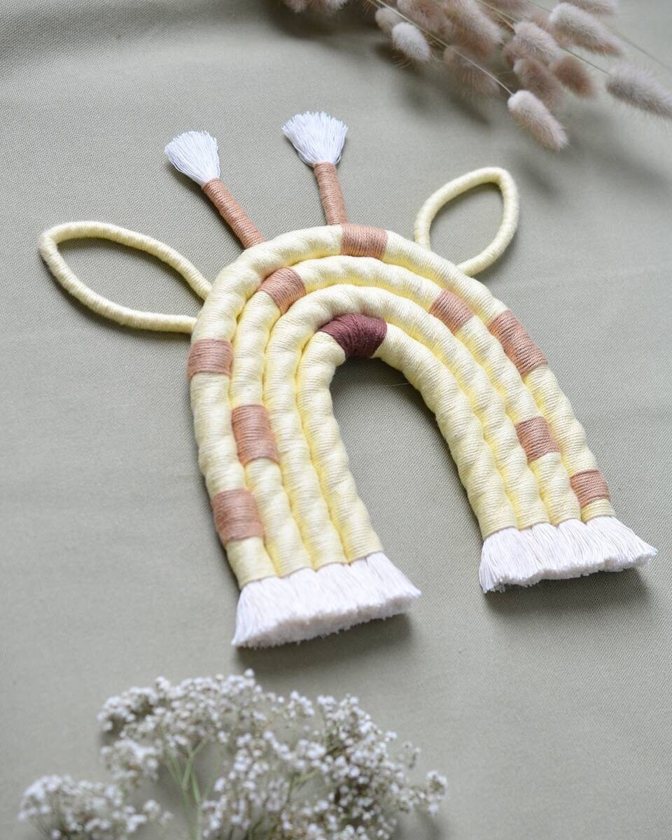 Girafe Murale en Macramé Arc Ciel