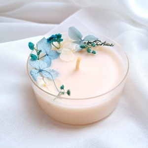 Velas con flores secas reales, favores de invitados de boda de flores silvestres blancas azules, bautismo de niño, regalos de baby shower, regalos veganos con aroma a vainilla