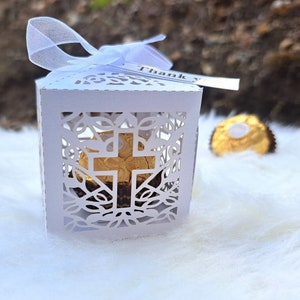 SET Witte kartonnen doos met kruis gevuld met Ferrero Rocher-chocolade, eerste communiegastgeschenken, doopbedankjes, souvenirs voor doop
