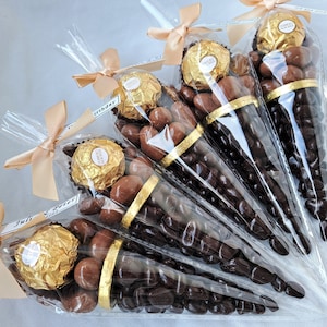 Kerst luxe zoete kegels trouwbedankjes, zwart gouden kegel snoepzakjes, kerstfeest souvenirs, gast gunsten verjaardagsviering