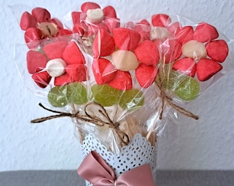 Bouquet de fleurs de bonbons dans un vase pour elle, guimauve gommeuse sur bâton, décoration de table de brochettes sucrées, idées de snack-bar pour la fête d'anniversaire des enfants