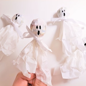 Halloween Ghost Lollipops, Trick or Treat Candy for Kids, Spooky Gift for Children, Creative Birthday Party Lollis, Holiday Guest Souvenirs