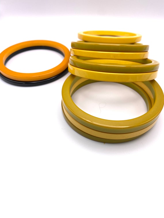 Bakelite 10 stack bangle bracelets in cream, yell… - image 9