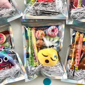 Sacs de fête unisexes pour enfants, emoji, beignets, jouets, bulles, bonbons, sacs de fête préremplis garçons filles, cadeaux d'anniversaire, jeunes enfants plus âgés