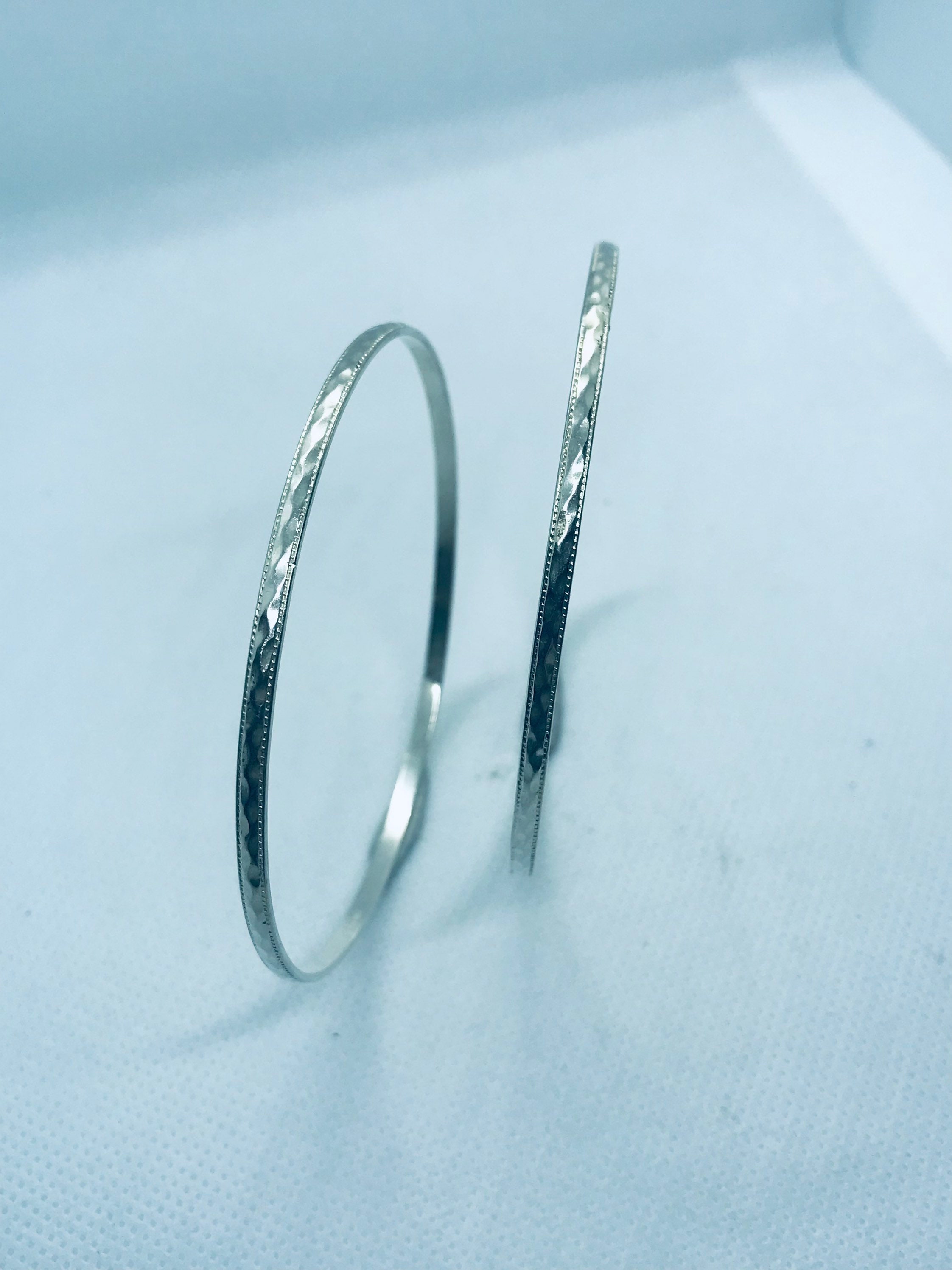 Silver Vintage Pair of 8.25” Bangle Bracelets - Etsy
